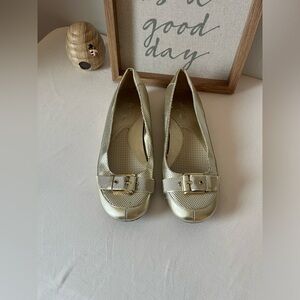Aerosoles Gold Flat Shoes Size 8M Buckle Leather Glats